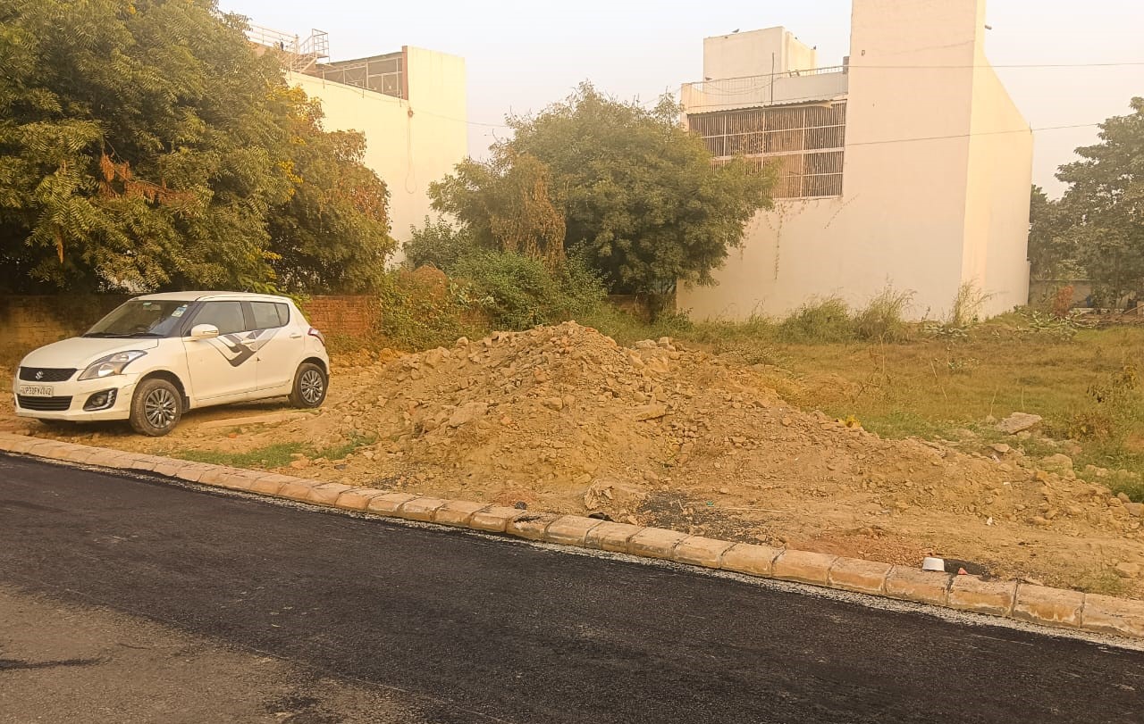 Residential plots at Sushant Aquapolis surrounded by community amenities like parks and clubhouse.